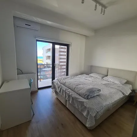 Beach Apartment With Big Terrace And Private Parking Navodari